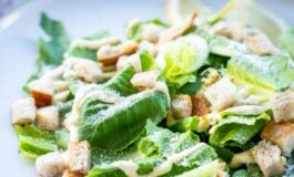 Richiamo del petto di pollo al forno