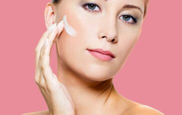 Cura della pelle in primavera: consigli per una routine efficace