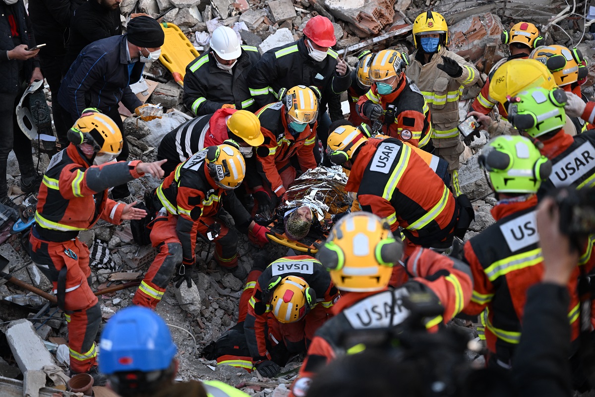 Crollo di un edificio a Bangkok durante il terremoto: 81 operai dispersi, il video della tragedia