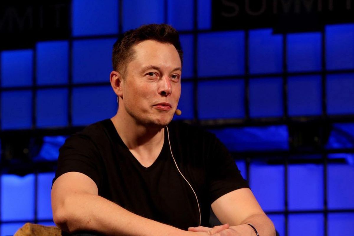 Elon Musk minaccia: “Via dalla Nato” e sull’Ucraina: “Se disattivo Starlink Kiev crolla”