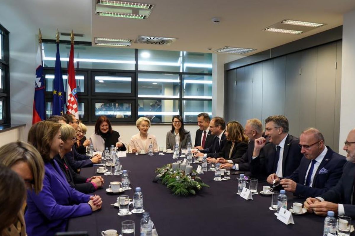Von der Leyen a tre mesi dal mandato: “Tempi turbolenti ma ora l’Ue ha iniziato a correre”
