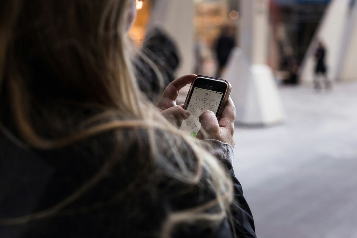"Abbiamo ricevuto il tuo curriculum": come funziona la nuova truffa telefonica diffusissima in Italia
