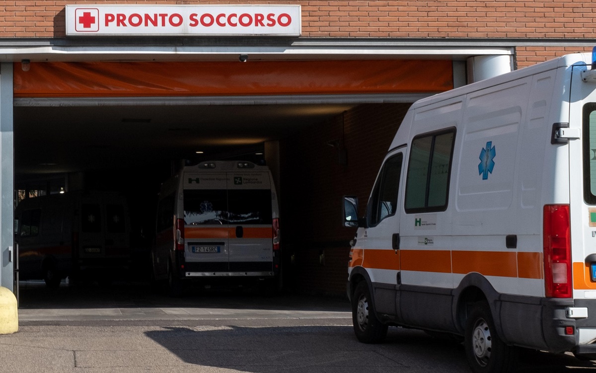Terremoto di magnitudo 4.4 ai Campi Flegrei: segnalati crolli, le prime testimonianze