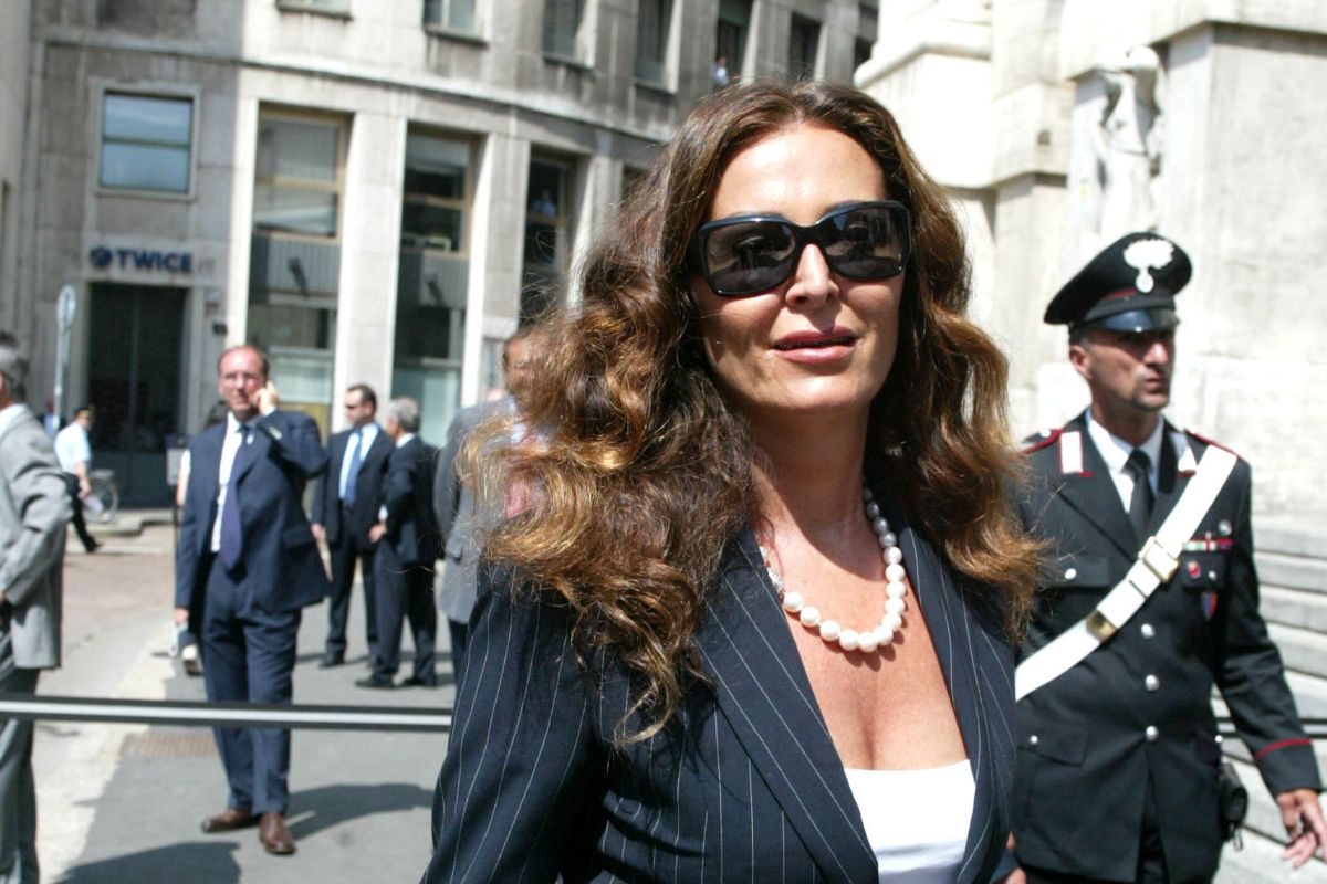 Caso Hermès, Francesca Pascale si difende: la sua decisione in caso di denuncia della ministra Daniela Santanché