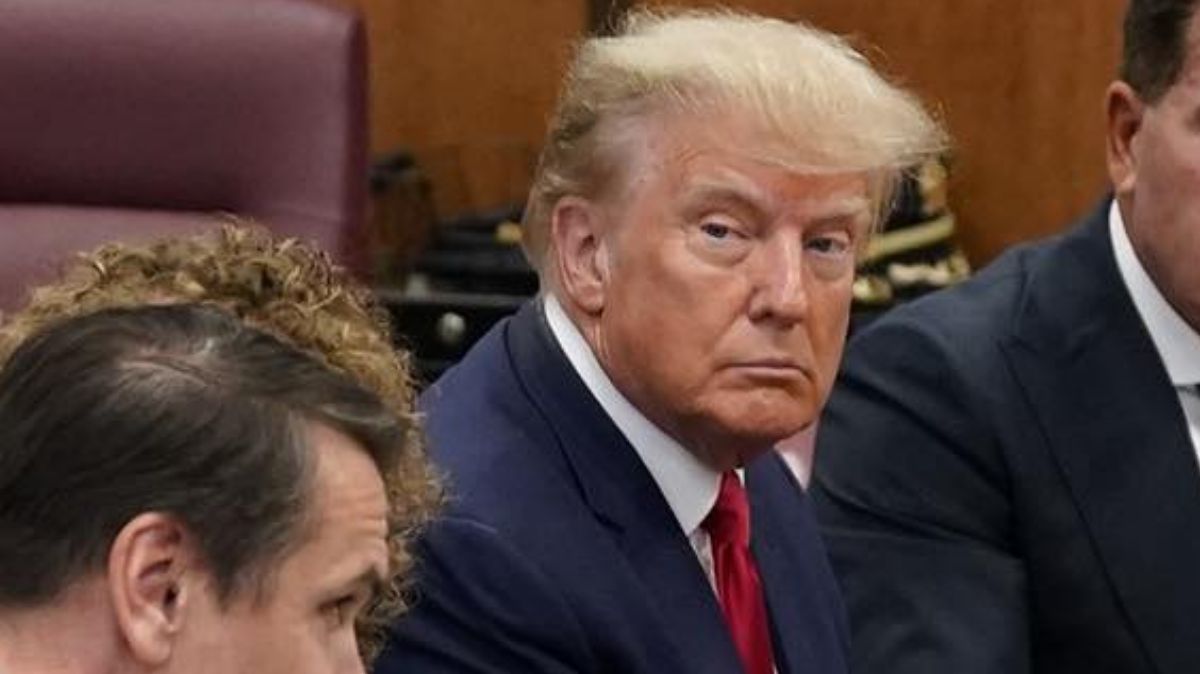 Donald Trump annuncia: “Dal 2 aprile dazi anche in Italia”. Sospesi per un mese in Canada e Messico