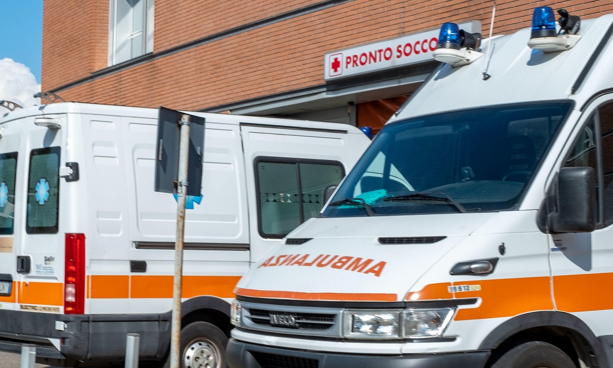 Terribile incidente stradale nel Siracusano: bus e furgone coinvolti in uno schianto, bilancio drammatico