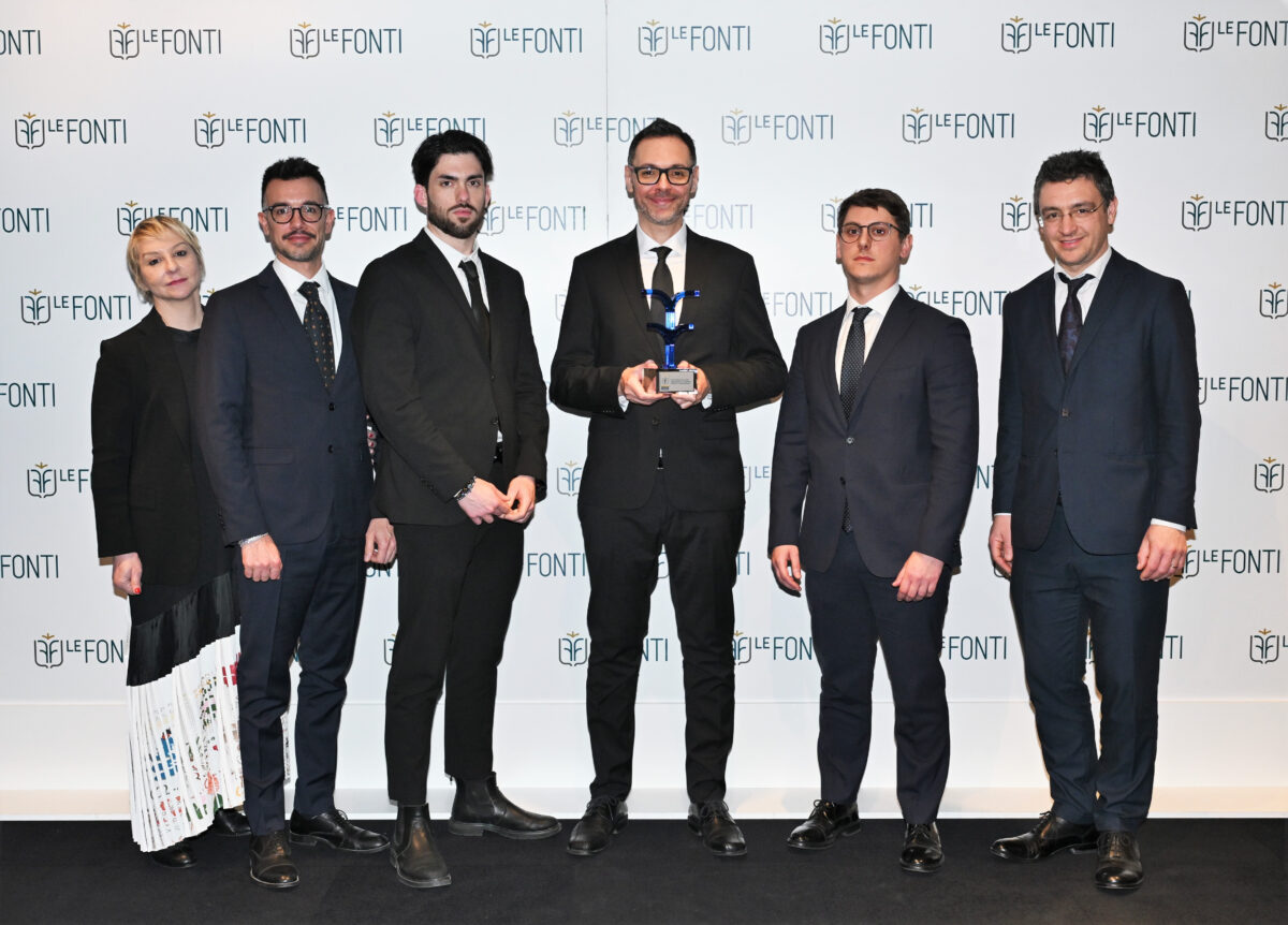 Comparabile trionfa ai Le Fonti Awards 2025: premiata come Eccellenza dell'Anno per Innovazione e Leadership nei servizi di comparazione