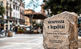 Celebrazione dei 173 anni della Polizia di Stato con bandiere