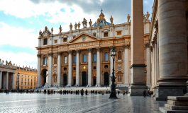 Cerimonia commemorativa per Papa Francesco in Vaticano