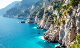 Panorama della Costiera Amalfitana con mare e montagne