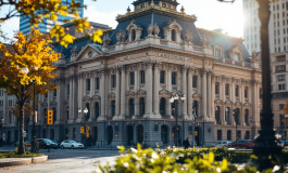De Luca in un evento politico dopo la sentenza della Consulta