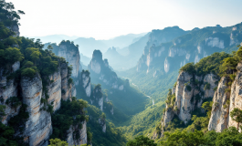 Funivia del Monte Faito in funzione tra le montagne