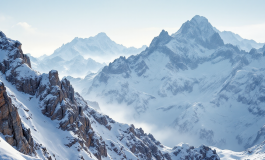 Panorama invernale della Marmolada con neve e vento