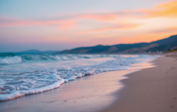 Nave Vespucci attraccata in un porto abruzzese