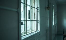 Riccardo Chiarioni in un momento di riflessione profonda