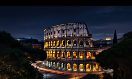 Immagine della Via Crucis al Colosseo con partecipanti