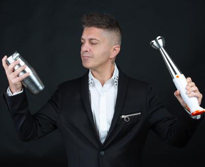 Michele Piagno, inventore dei cocktail fluorescenti: &ldquo;Ai giovani che vogliono diventare bartender dico: studiate, non copiate!&rdquo;