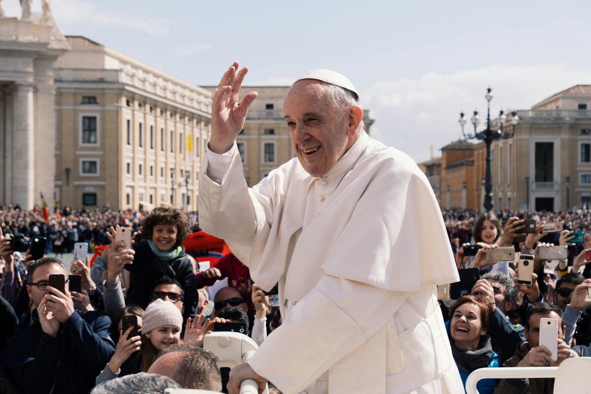 Morte Papa Francesco: Bassetti spiega i motivi del segni sul volto