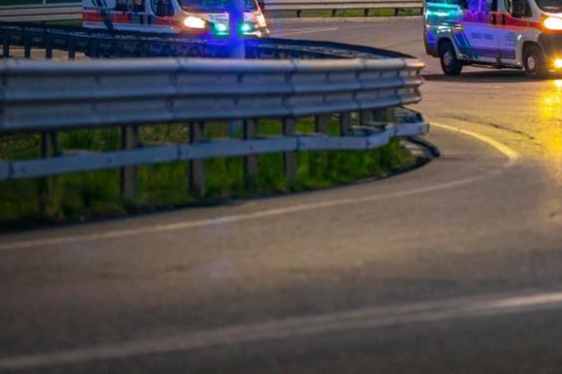 F1, paura per Alonso: il volante si stacca in curva, la reazione del pilota