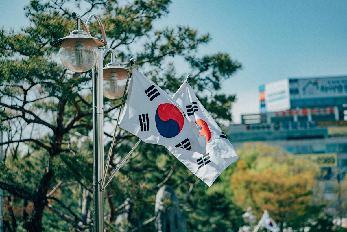 Corea del Sud, crolla il cantiere della metropolitana: un uomo è rimasto intrappolato