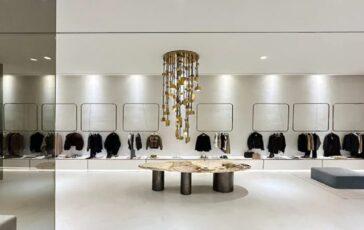 prada compra versace