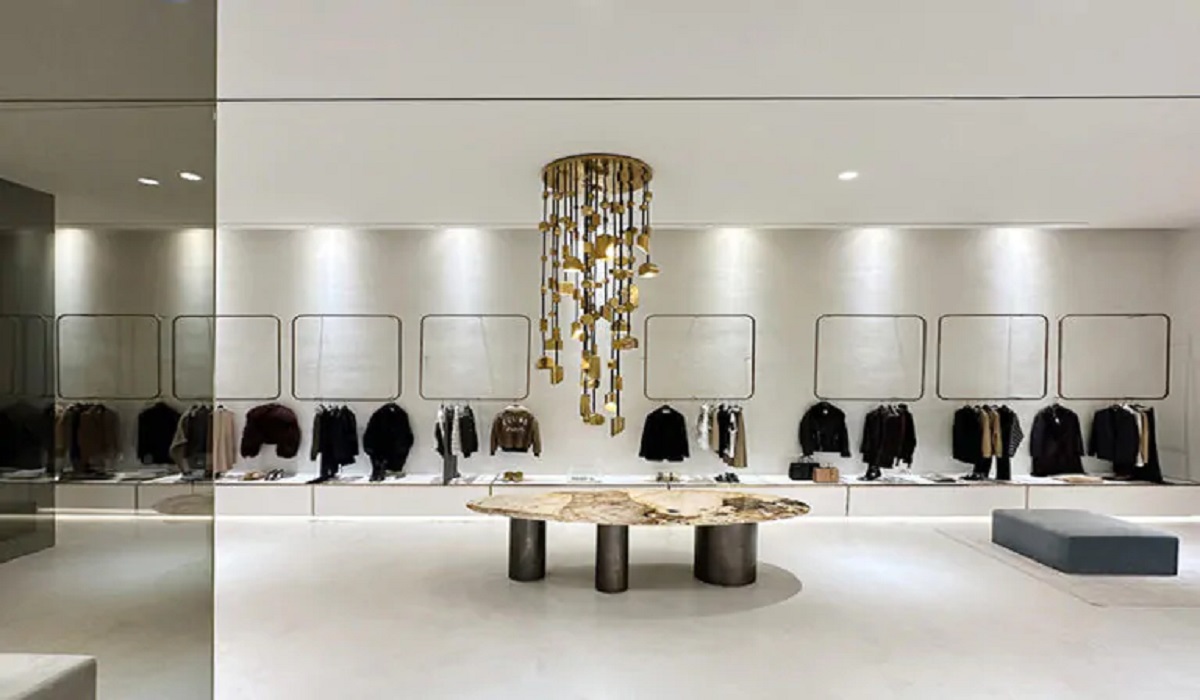 Prada compra Versace, la celebre maison della moda: cambio epocale