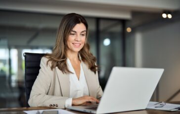 682aee8ec4561 digital hr investire in software smart di rilevazione presenze 1 364x230