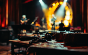 Annalisa conforta Nicolò dopo l'eliminazione da Amici