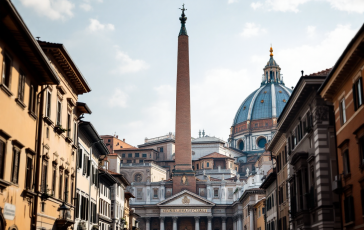 Comignolo della Cappella Sistina con cielo blu