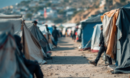 Barche di migranti in arrivo a Lampedusa durante l'emergenza
