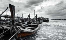 Migranti in arrivo a Lampedusa durante l'emergenza