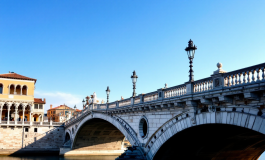 Immagine del Ponte sullo Stretto con focus sulla norma antimafia