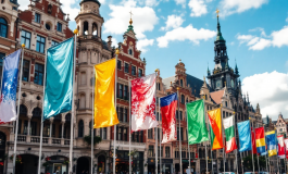 Manifestazione per Gaza con cartelli e bandiere