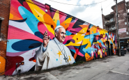 Murale di Papa Francesco ad Aielli, simbolo di riflessione