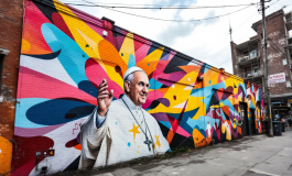 Murale di Papa Francesco ad Aielli, simbolo di riflessione
