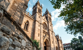 Cerimonia di nomina del nuovo Papa con famiglie emozionate