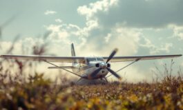 Piper in atterraggio d'emergenza su strada a Padova