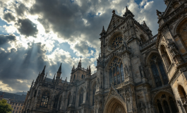 Stemma e motto di Papa Leone XIV con simboli significativi