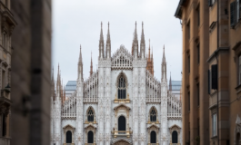Immagine del Duomo di Milano con scene di tragedia
