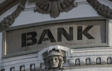 bank 2907728 1280 1 364x230