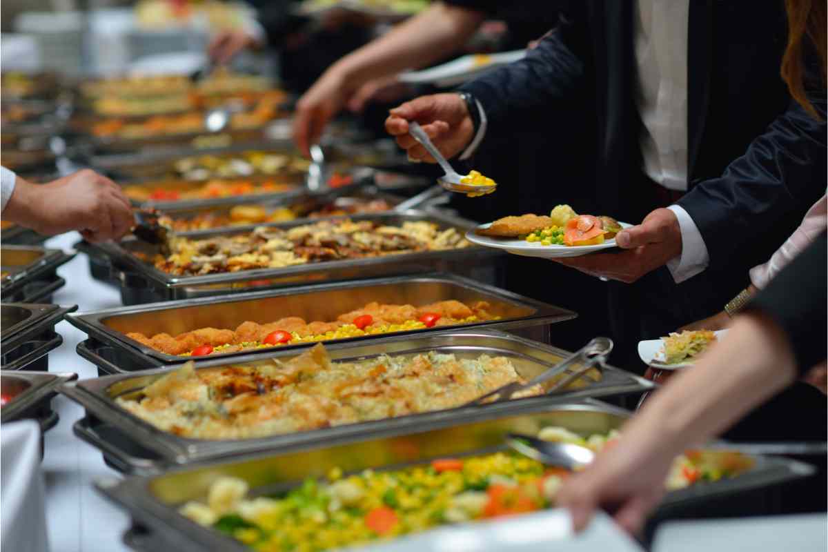 Il lato nascosto dei buffet da crociera: ecco da dove arriva tutto il cibo