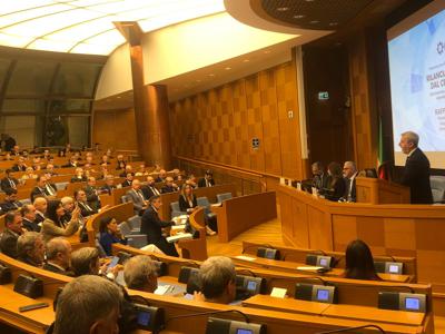 Cida-Censis: "Due italiani su 3 si sentono ceto medio, oltre met&agrave; teme che figli staranno peggio"