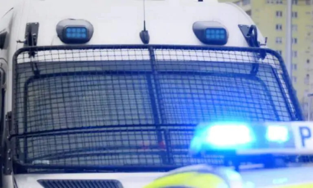 Terrore a Osaka: auto travolge bambini in un attacco deliberato