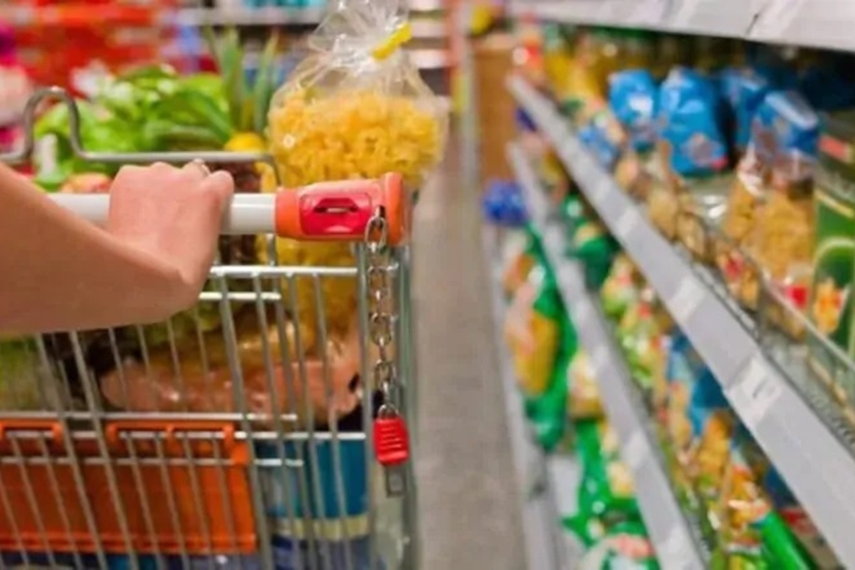 Catania, sfruttamento nei supermercati: dipendenti pagati solo 1,6 euro l’ora