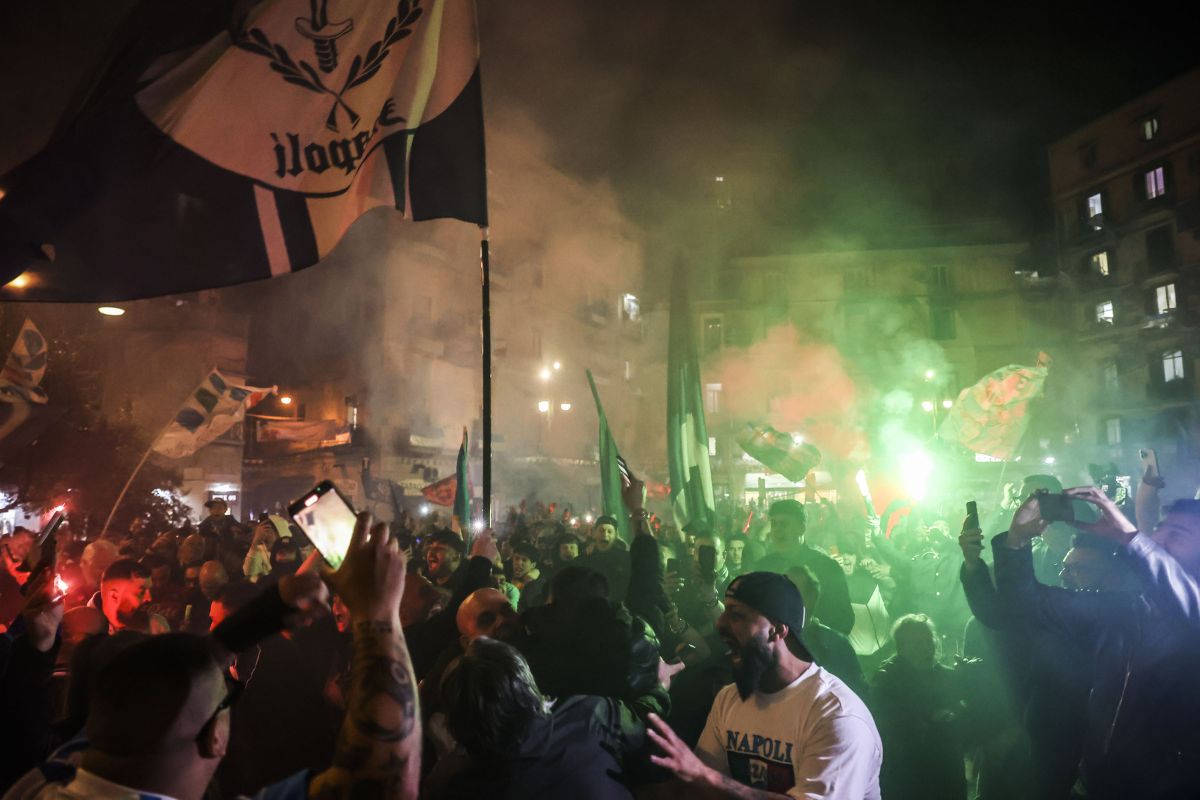 Serie A, il Napoli alza lo scudetto: festa grande per le strade della città