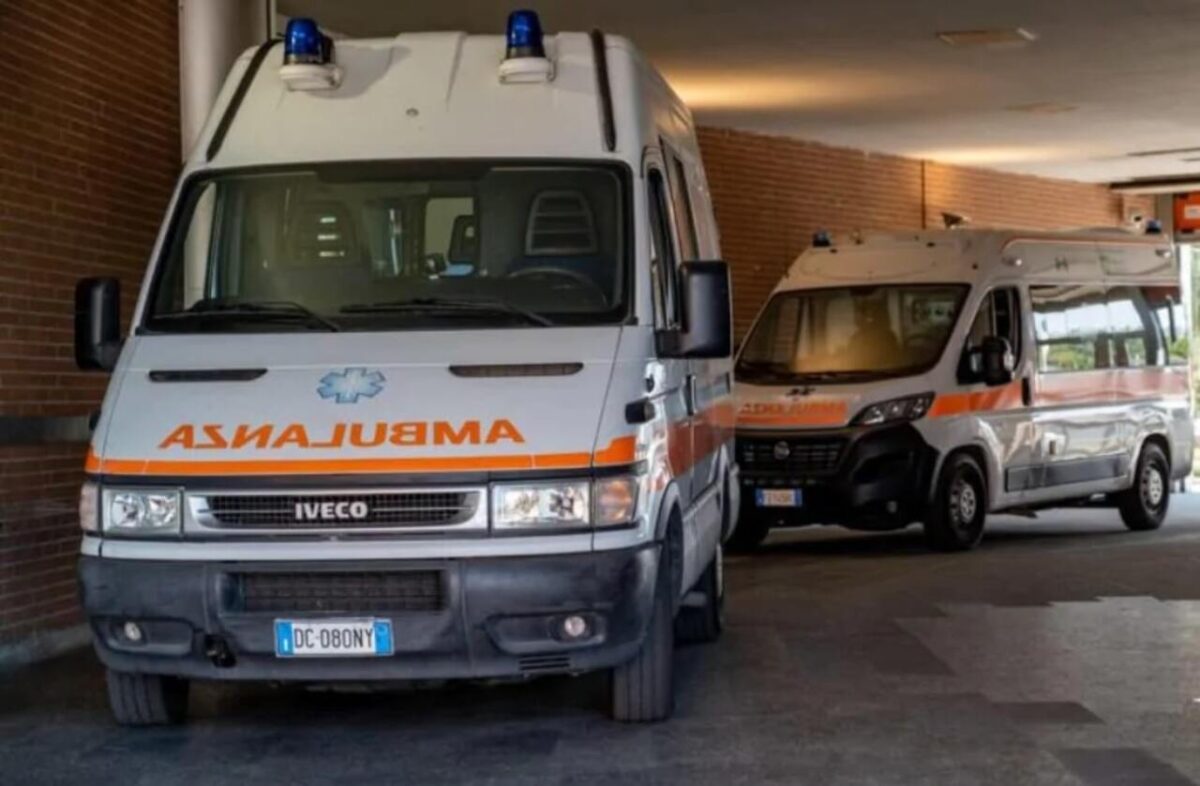 Padre e figlio di 8 anni morti in un incidente stradale aull'A1: le condizioni di moglie e figlia