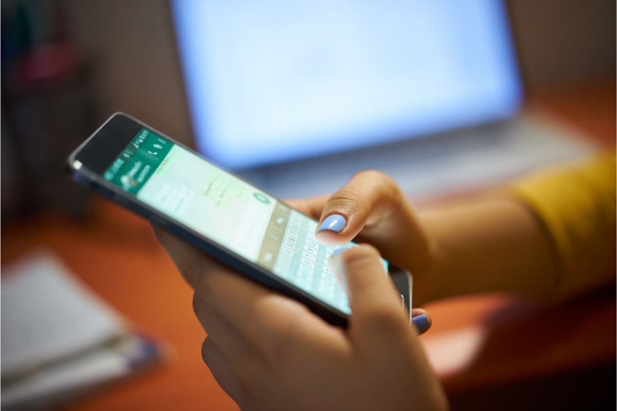 Come scrivere messaggi con le lettere colorate su WhatsApp: la scoperta