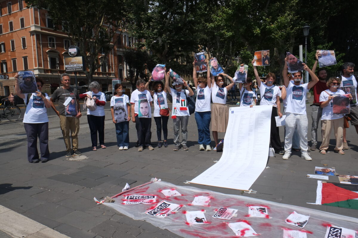 FLASH MOB PER GAZA, ISRAELE CENSURA IL GENOCIDIO
