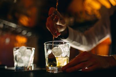 Caldo: ghiaccio e rischio salute, le regole per bar, ristoranti, pub e discoteche