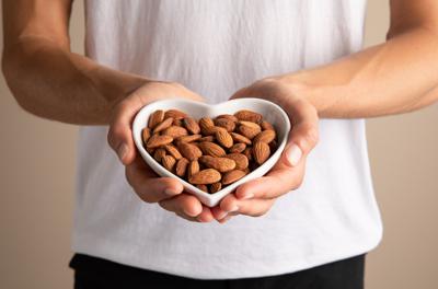 Alimentazione, esperto: "Mandorle e frutta a guscio migliorano salute cardiometabolica"
